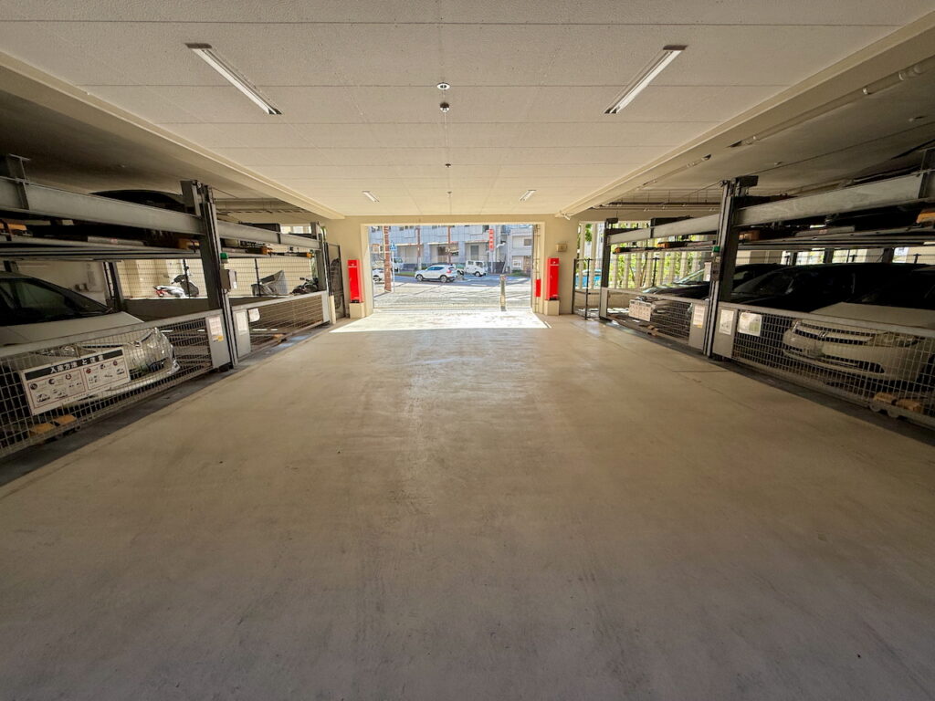 ネオプレイス螢茶屋の駐車場