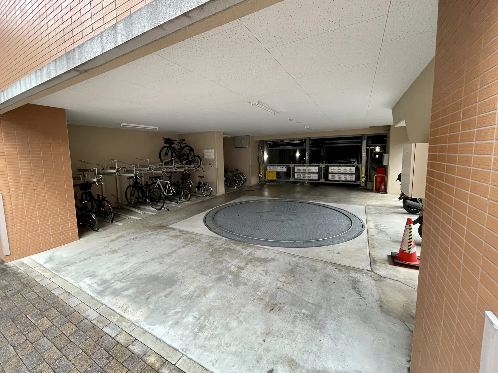長崎市ビバシティ観光通りの共用部