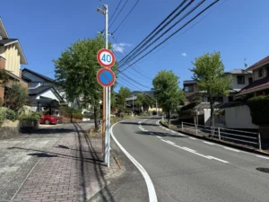 ダイヤランド1丁目のメイン通り(ダイヤランド大通り)の街並み