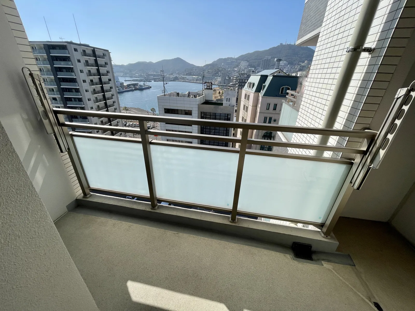 長崎市ビバシティ長崎駅前プレミオからの眺望(稲佐山方面)